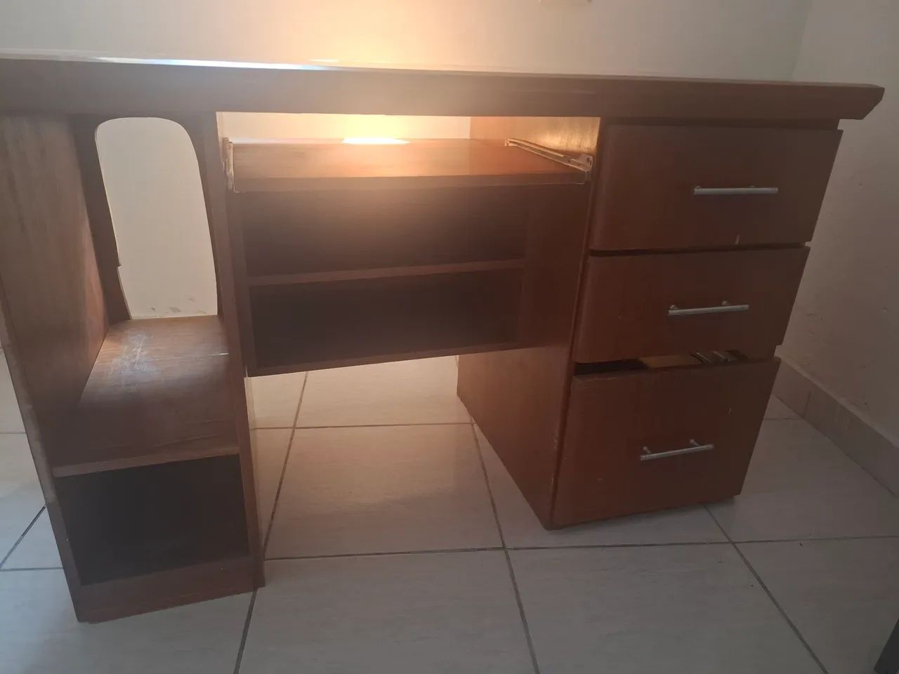 Escrivaninha  antiga de madeira 