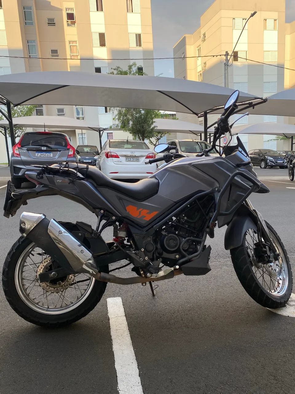 Vendo NH190 zerada. ?