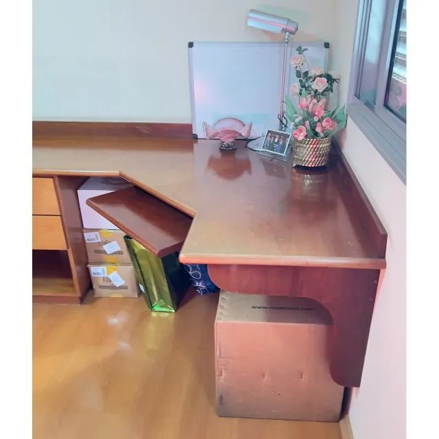 Mesa de estudo com gavetas escrivaninha em madeira - Foto 3