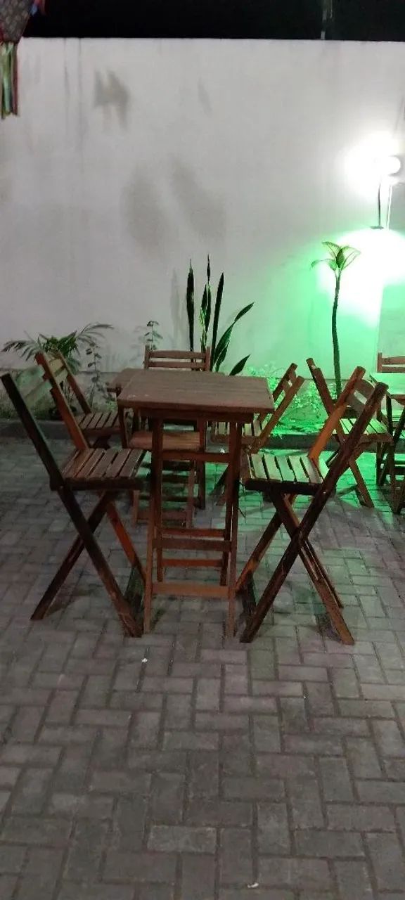 Vendo mesas de medeira e cadeiras e uma frizer  - Foto 2