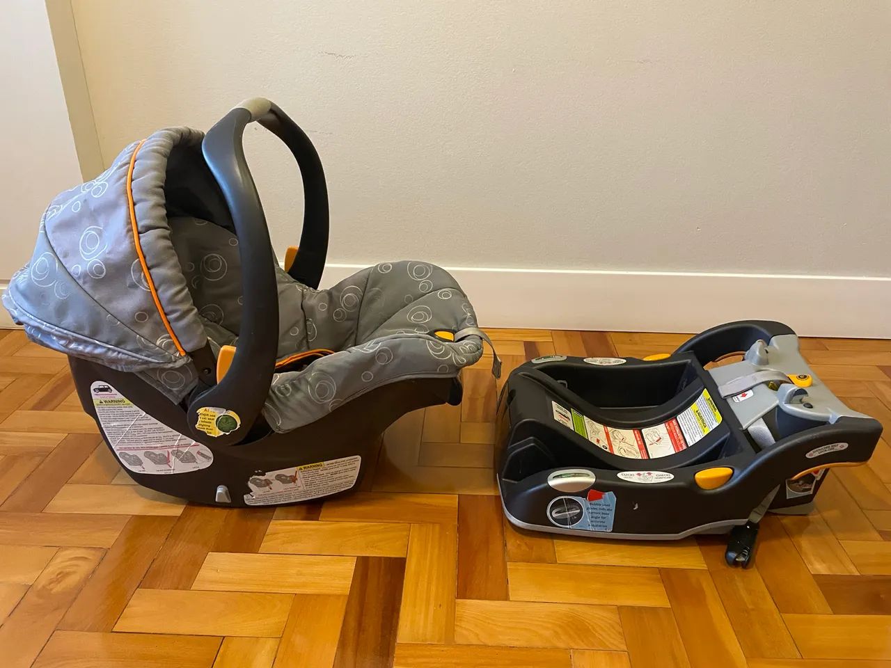 Bebê conforto CHICCO e base Keyfit, usado, perfeito estado. Oportunidade! 