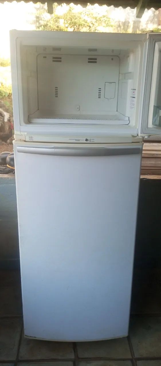GELADEIRA BRASTEMP FROST FREE PERFEITAS CONDIÇÕES FUNCIONANDO PERFEITAMENTE ENTREGAMOS - Foto 4