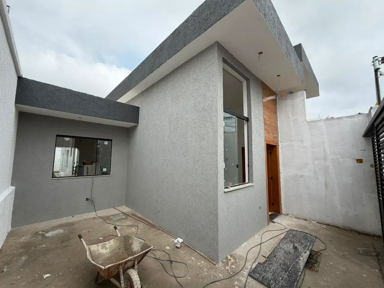 Casa Linear com 3 quartos  sendo 1 suíte 2 banheiros 3 vagas