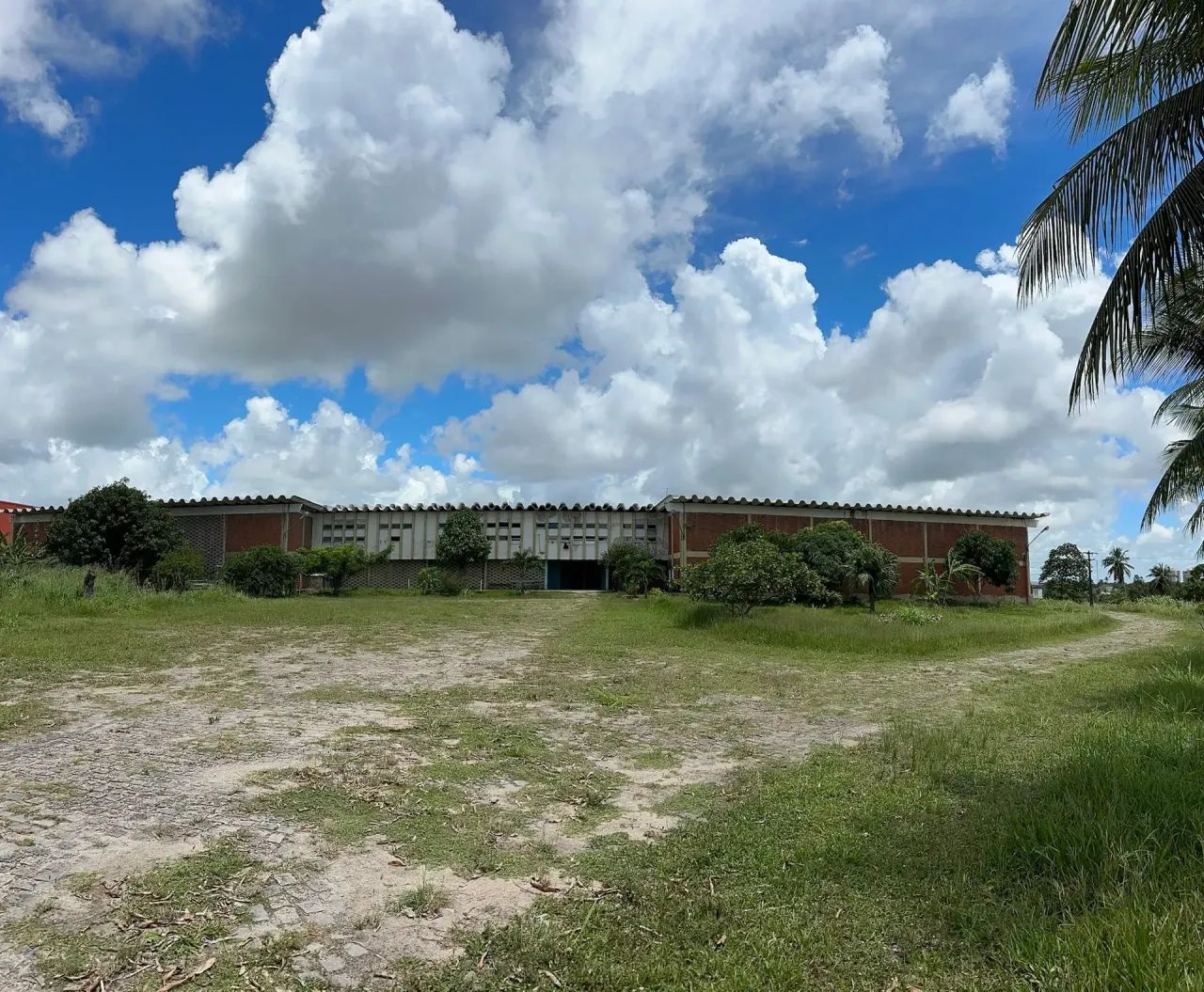 Galpão com localização Privilegiada na BR 101 com 4.550 m2