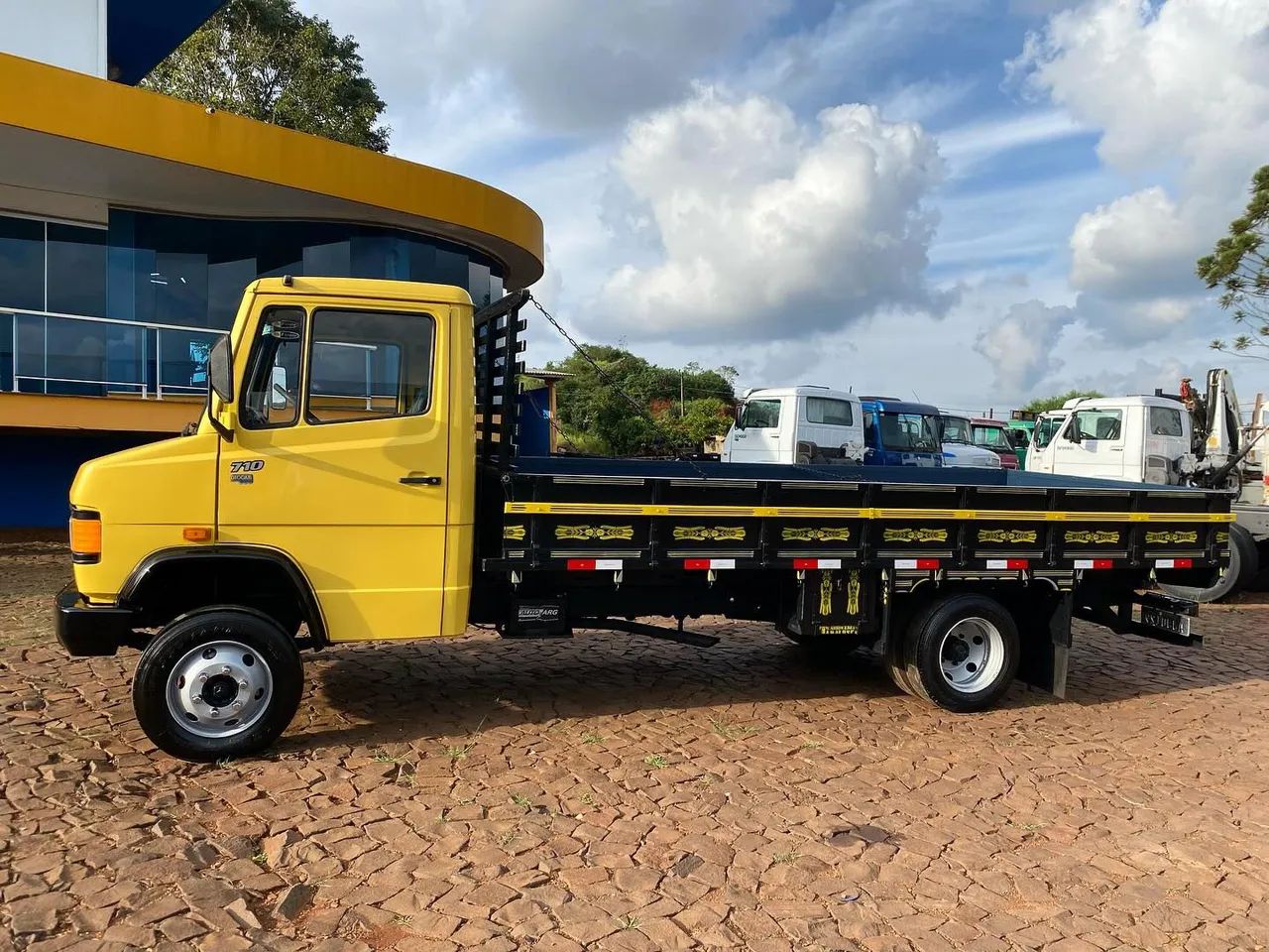 MB 710 CARROCERIA  - Foto 4