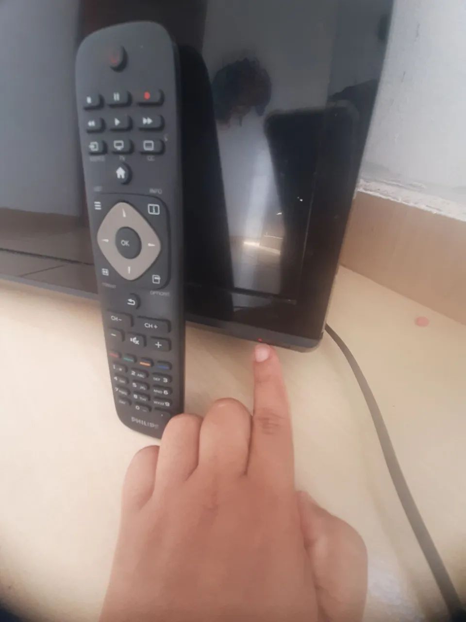 Tv Philips 42polegadas Defeito tela display pra retirada de peças ou consertar valor 250  - Foto 3