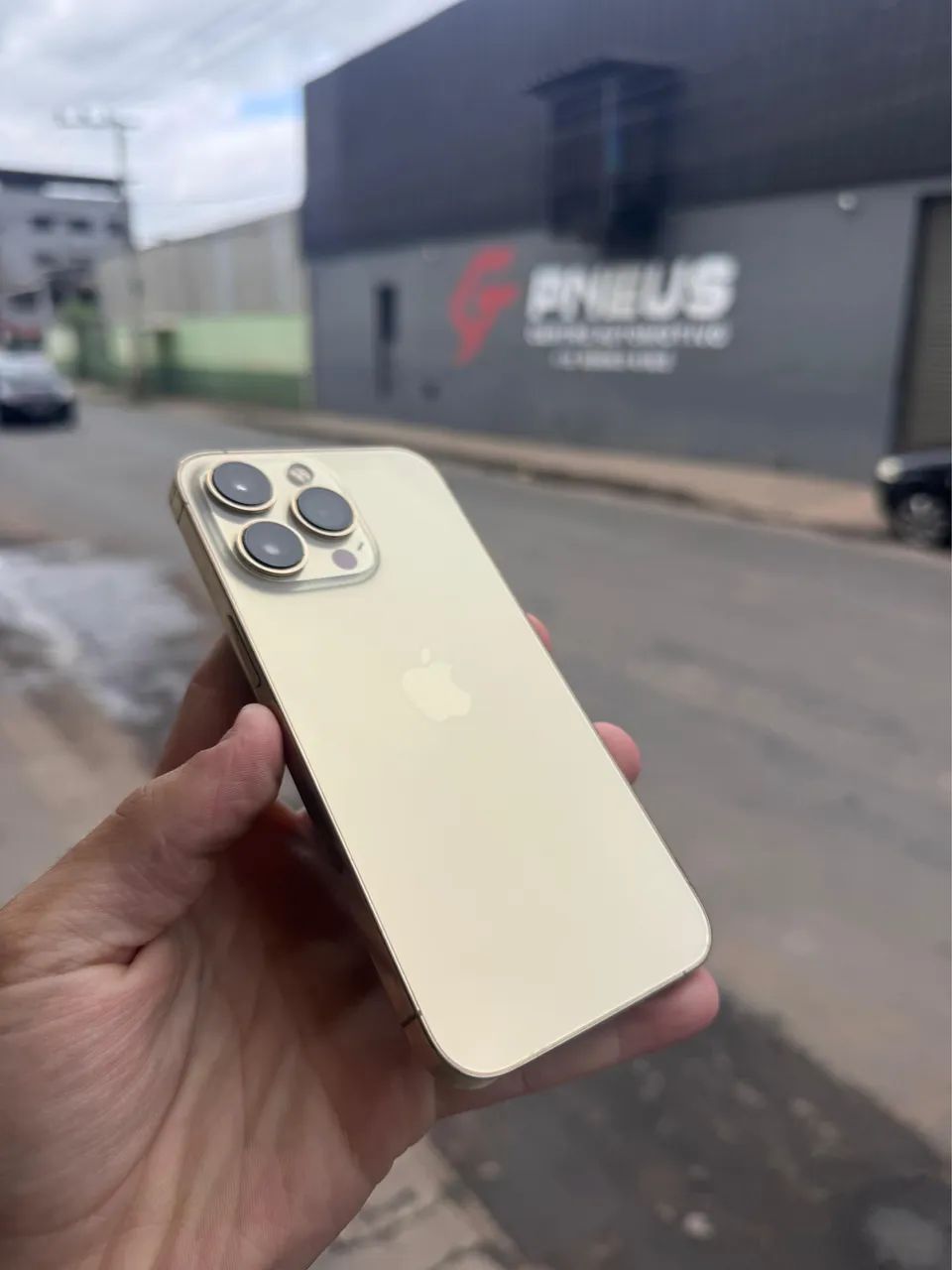 iPhone 13 Pro ゴールド 128GB 本体 IPHONE 13 PRO 128GB Gold - Celulares e Smartphones - Nova Era