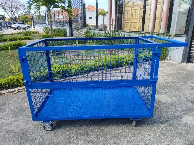 Carrinho Plataforma 1.20 x 70 x 70 de chapa com tela 1 porta rodízios de 4 polegadas