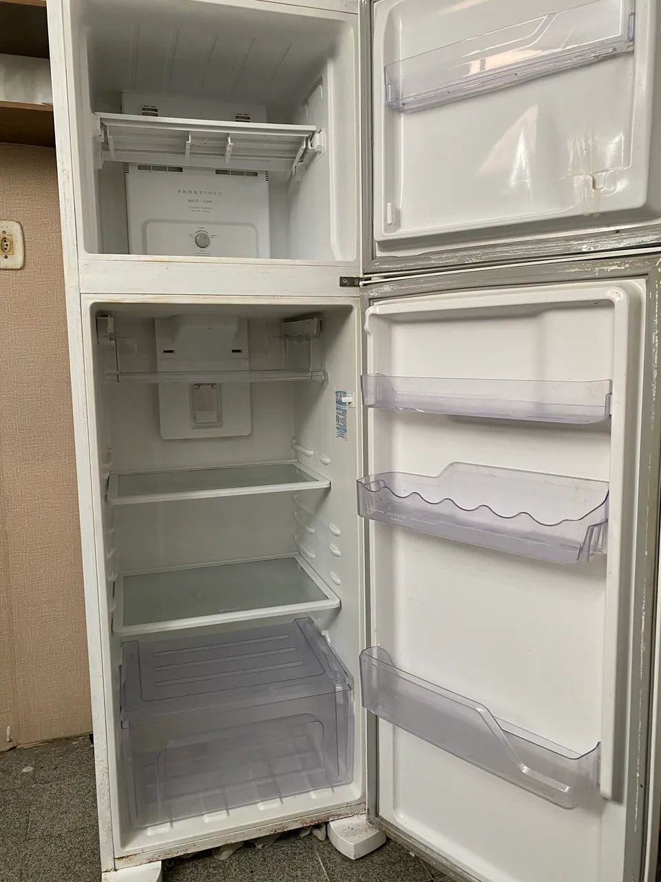 VENDE-SE GELADEIRA EM PERFEITO FUNCIONAMENTO  - Foto 4