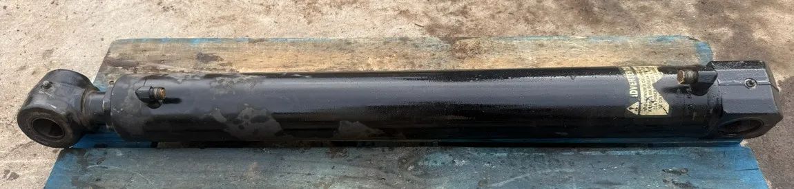 Cilindro hidráulico de profundidade retro JCB 3C p/n 339/01023 1