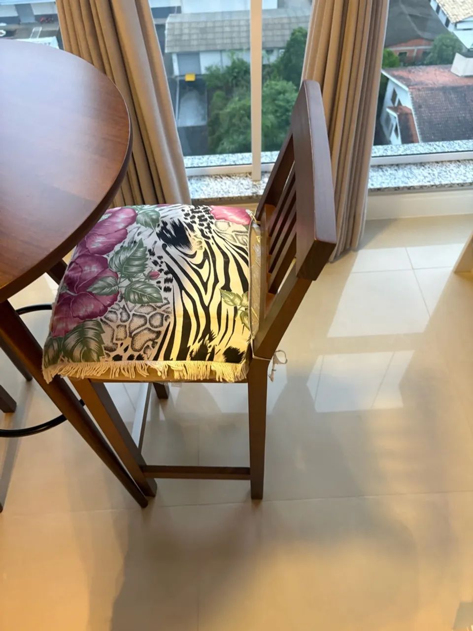 Vendo mesa Bistrô com cadeiras - Foto 4