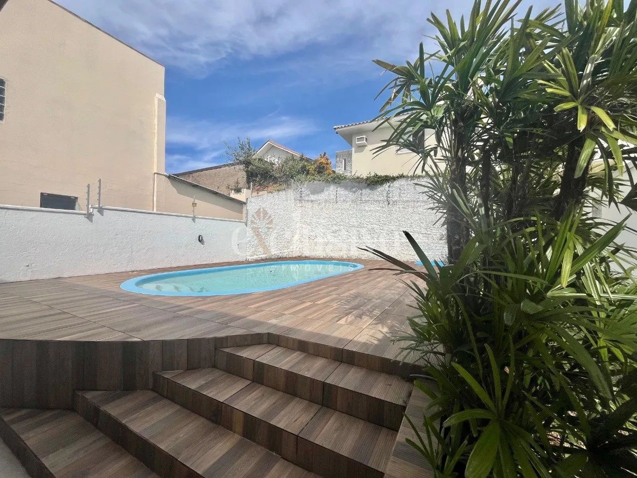 Casa com 4 dormitórios em Coqueiros (residencial ou comercial) - Foto 3