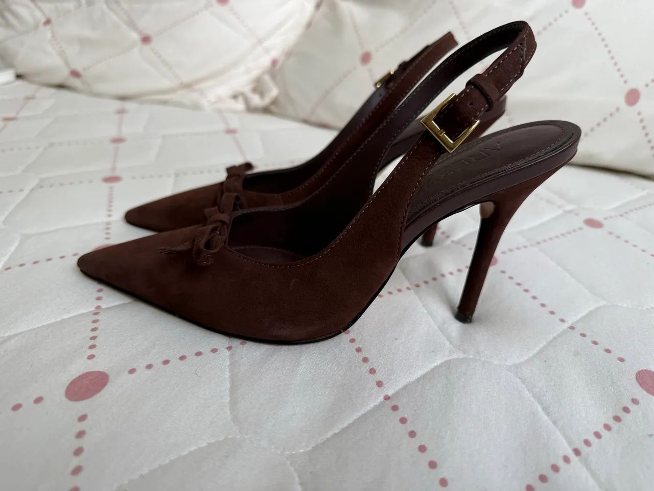 Scarpin marrom Arezzo 35