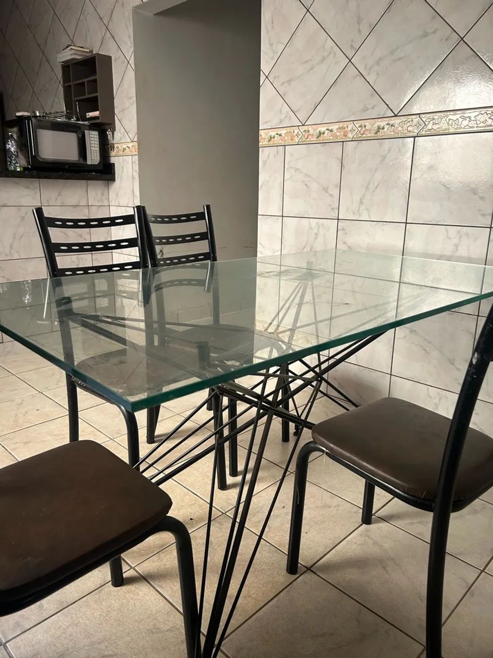 CONJUNTO DE MESA E 5 CADEIRAS  - Foto 2