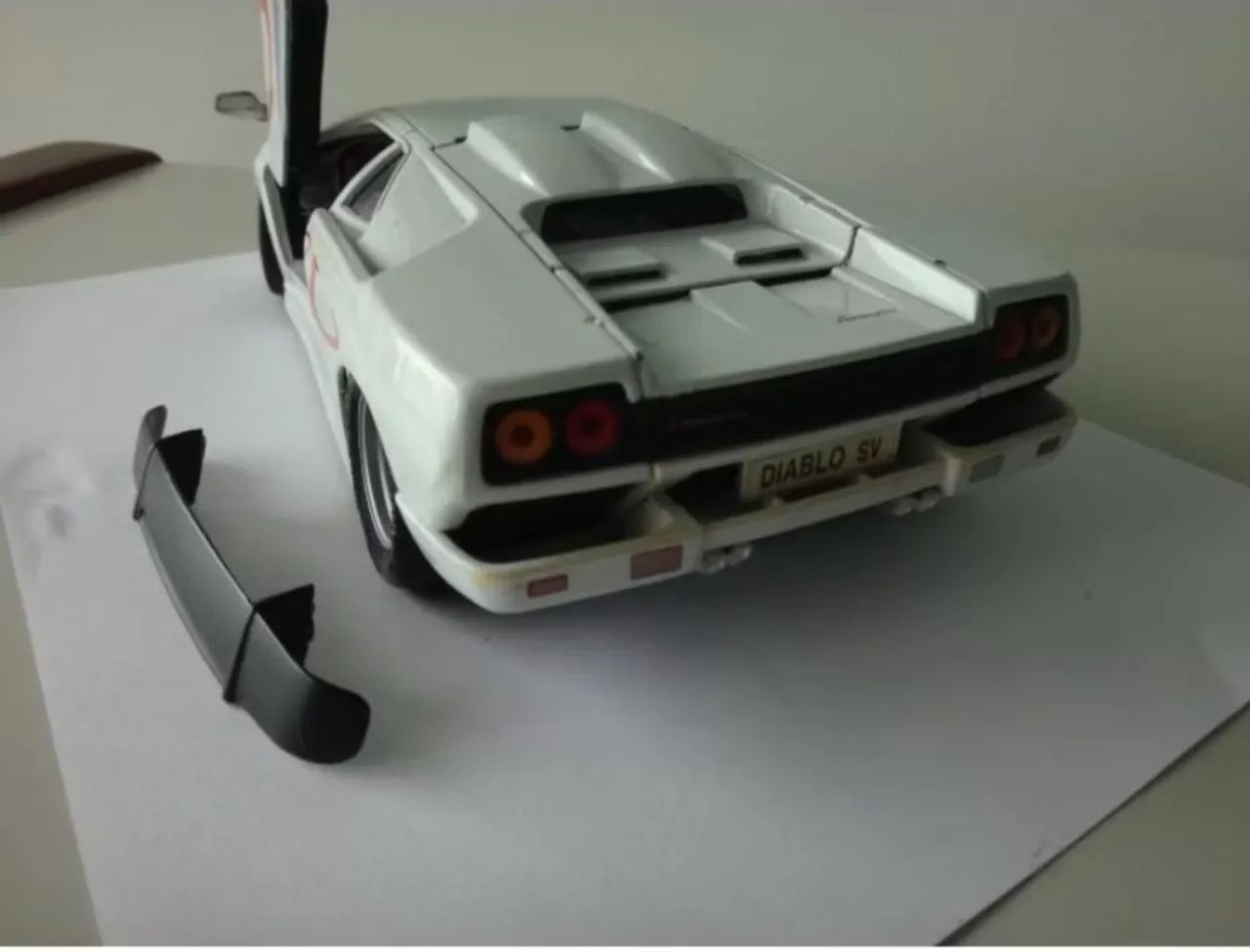 Lamborghini Diablo SV Maisto 1:18 com defeitos - Foto 2