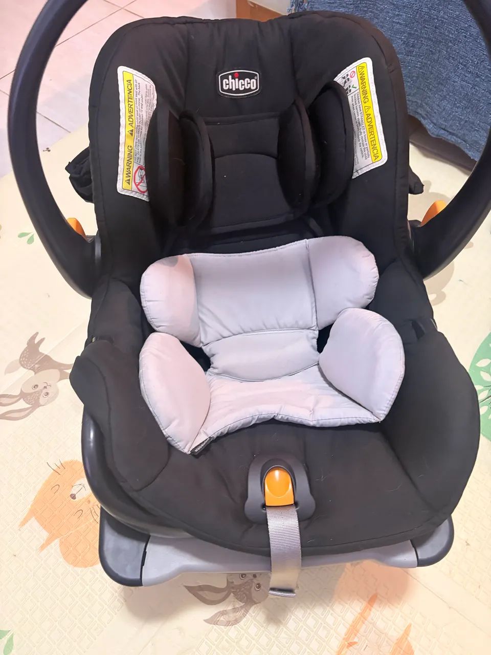 Bebê conforto chicco seminovo com base para carro - Foto 2
