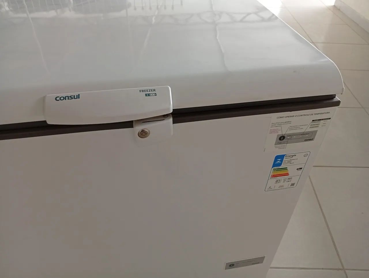 Freezer vertical novo, ainda sem uso