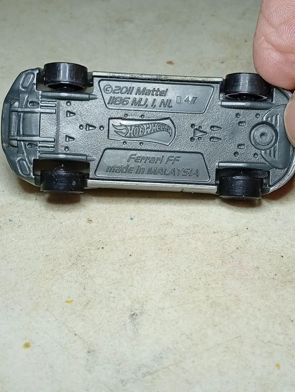 MINIATURA HOT WHEELS FERRARI - Foto 4