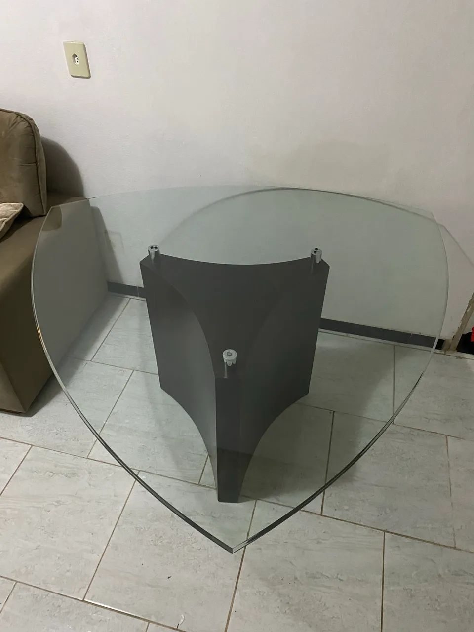 Mesa de vidro triangular 