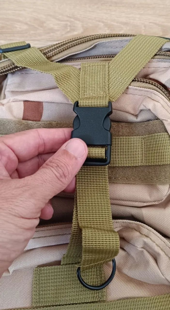 Mochila camuflada deserto resistente 30L com vários compartimentos nova - Foto 6