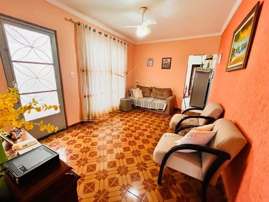 CASA ASSOBRADADA COM 3 QUARTOS - Esmeralda