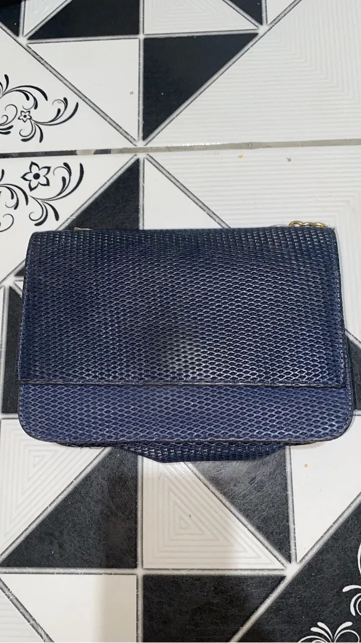 Bolsa Dolmen Azul-Marinho com Corrente Dourada - Conservada