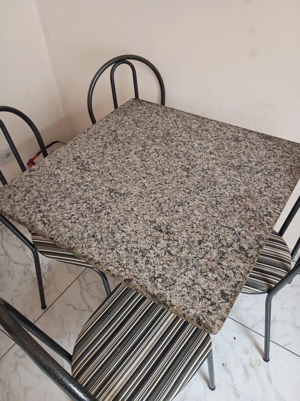 Mesa 4 cadeiras 