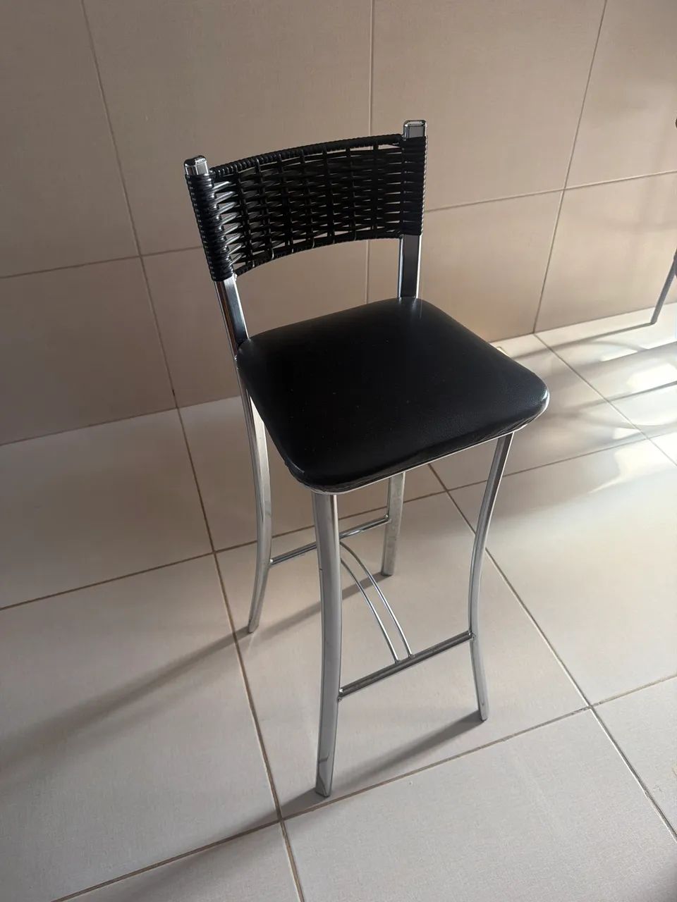 3 Cadeiras de bancada - Foto 2