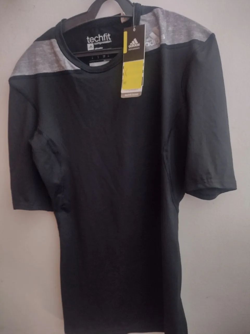 Camisas ADIDAS de Compressão Corrida Running Techfit PRETA (NOVA ainda com etiqueta)