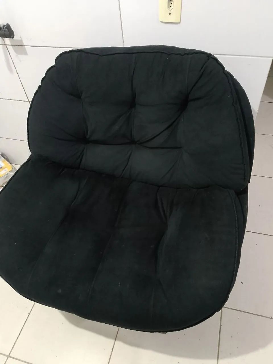Poltrona Preta semi nova