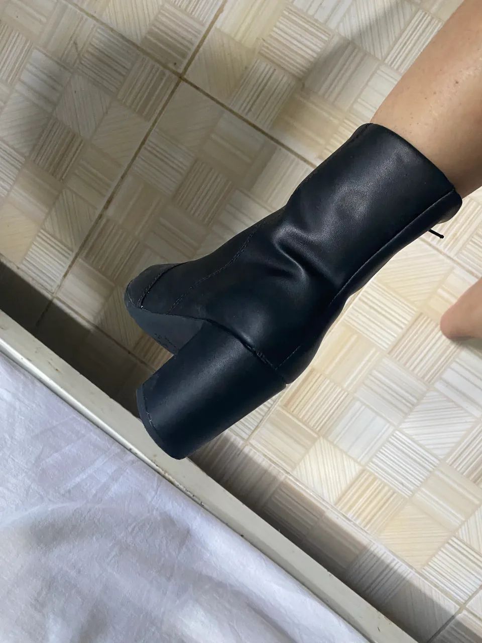 Bota cano curto preta 37 - Foto 3