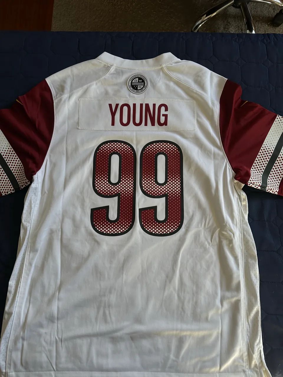 Camisa NFL oficial - Washington Commanders - Chase Young - Foto 4