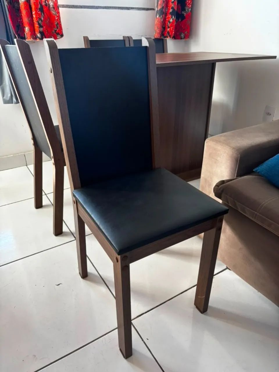 Mesa com 4 cadeiras  - Foto 3