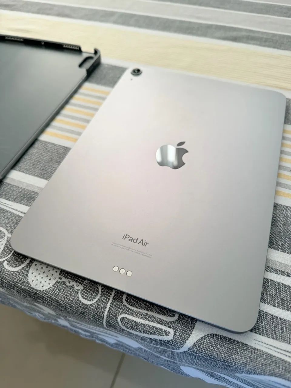 iPad Air M2 128GB 11 pol. com capa teclado trackpad Logitech - Foto 5