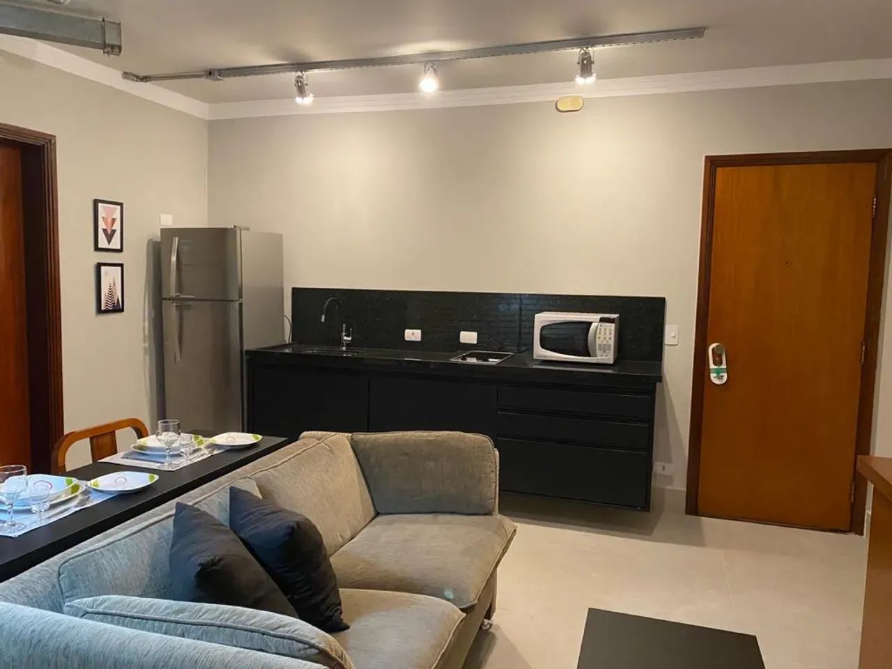 Amplo/ Ótima localização/ Mobiliado - Foto 3