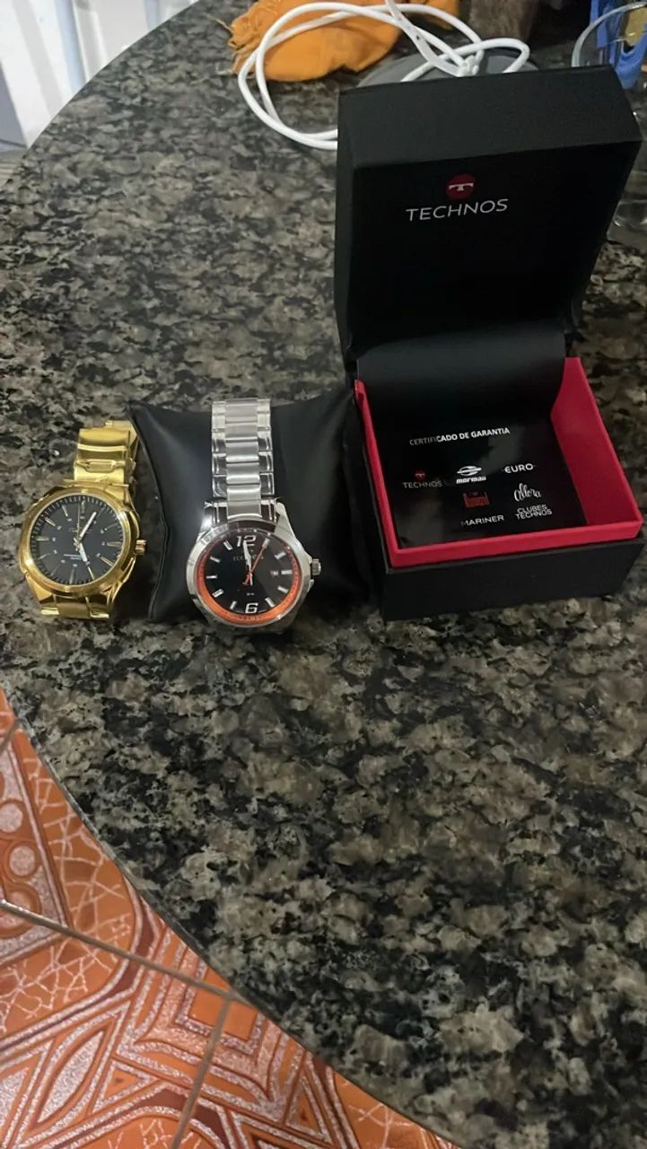 Vende-se um relógio 