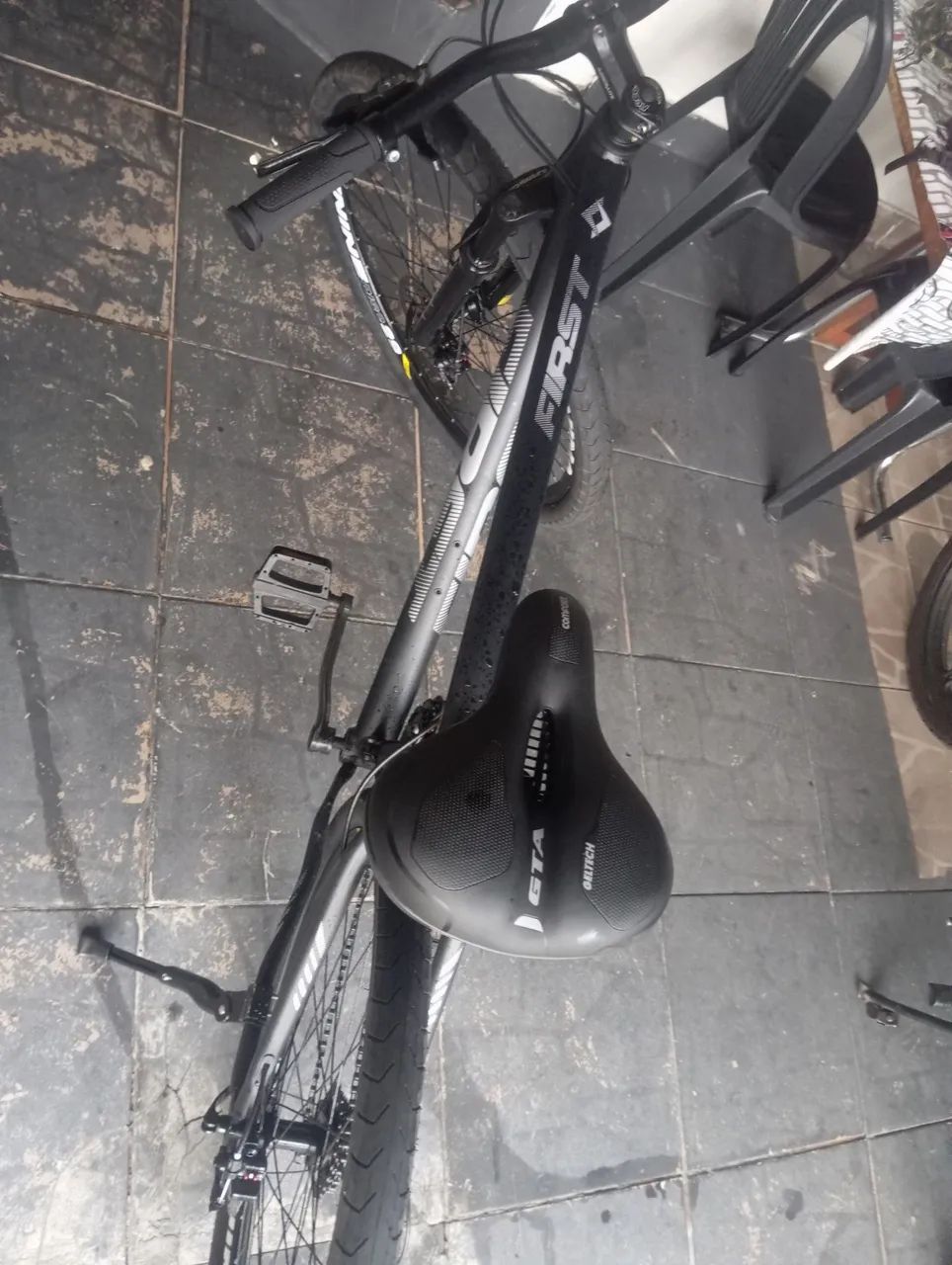 Bicicleta aro 29 praticamente nova   com nota fiscal e garantia de 1 ano.aceita oferta.