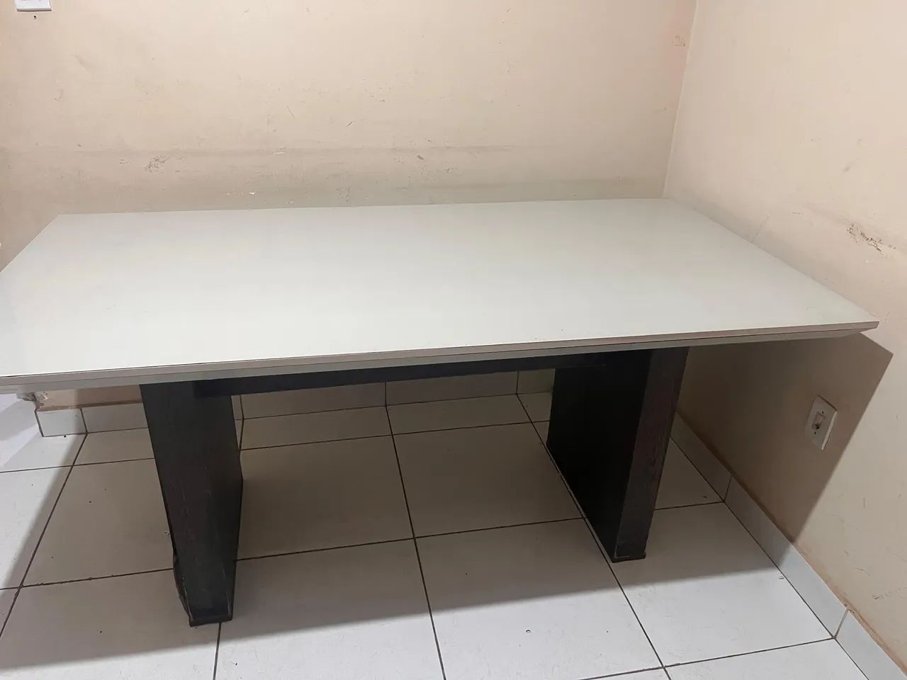 Mesa de vidro com base de madeir - Foto 2