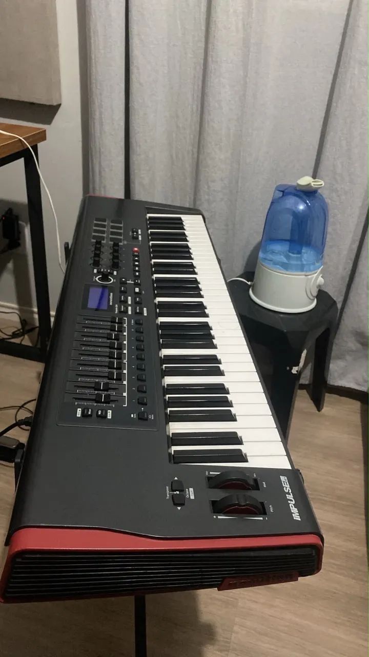 Controlador novation 61 impulser  - Foto 2