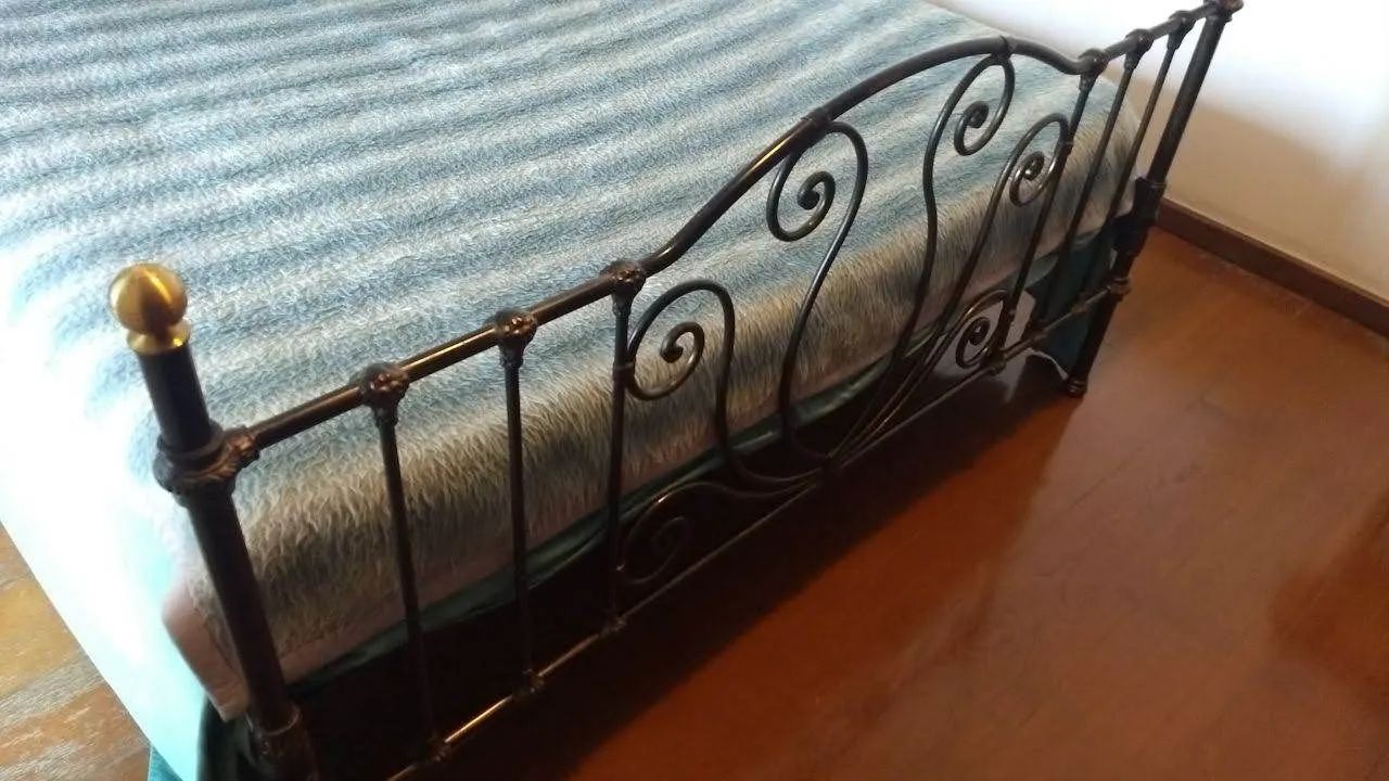 Cama King Size com 2 Criados Mudos e Colchão  - Foto 5
