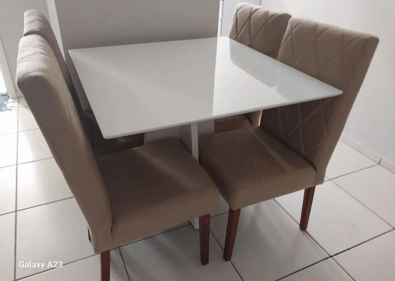 Conjunto Mesa 90x90 e 4 Cadeiras (NOVO)