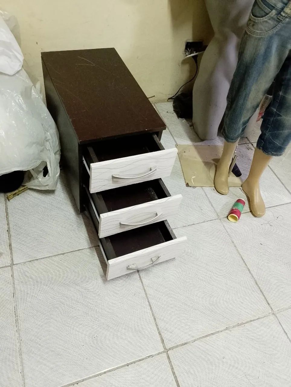 Criado mudo com 3gavetas