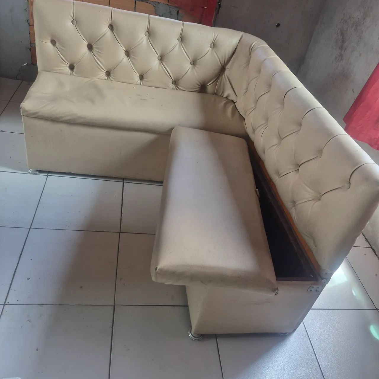 Sofa em L com baú 
