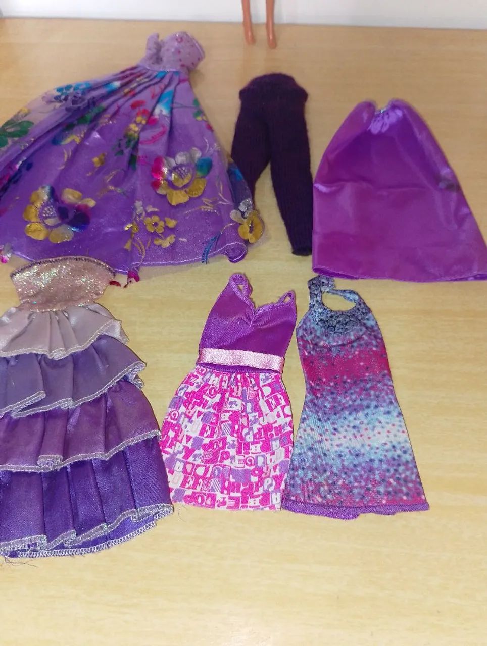 Lote de roupinhas com a boneca Barbie  - Foto 3
