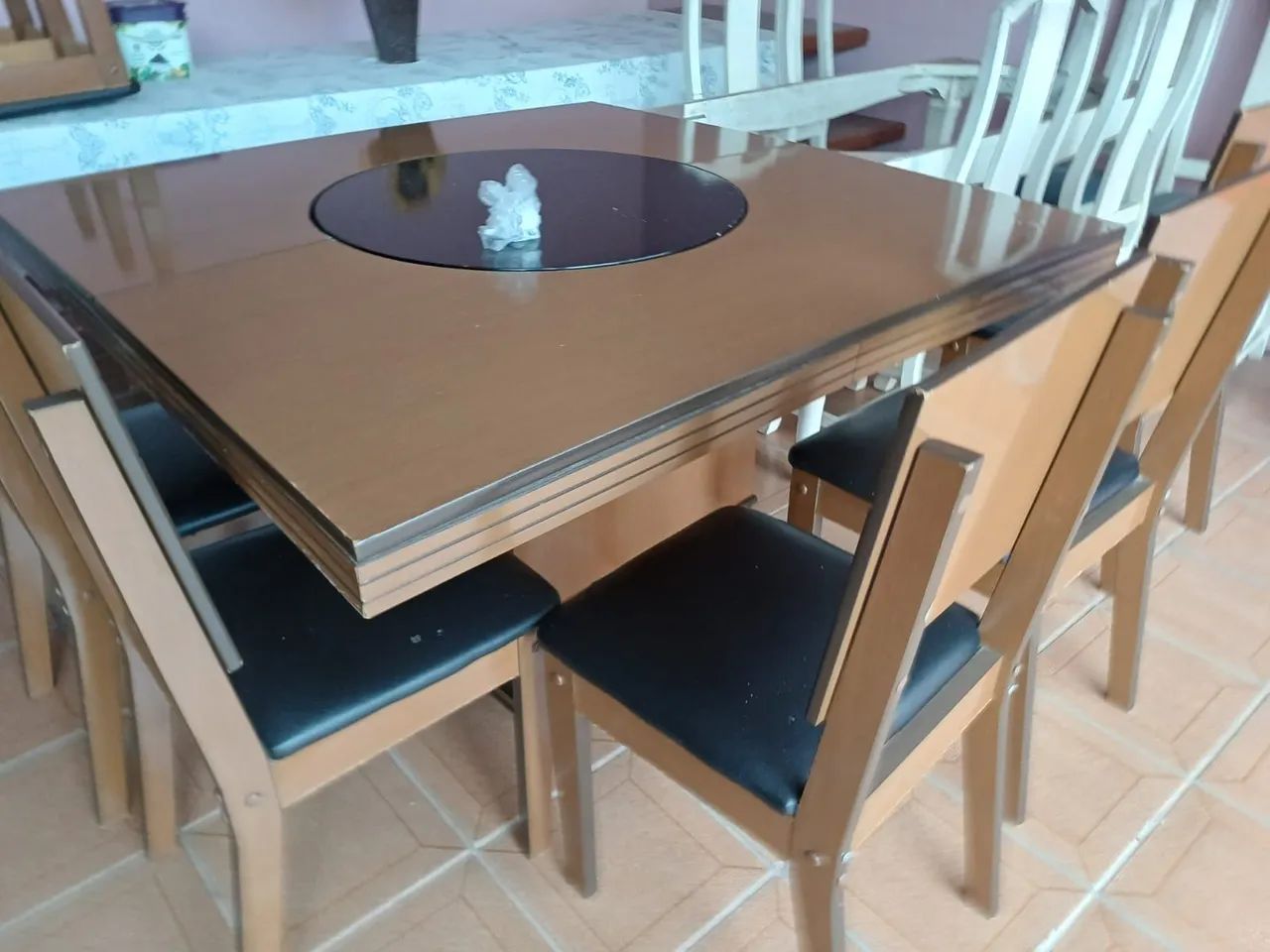 Vendo mesa com 7 cadeiras
