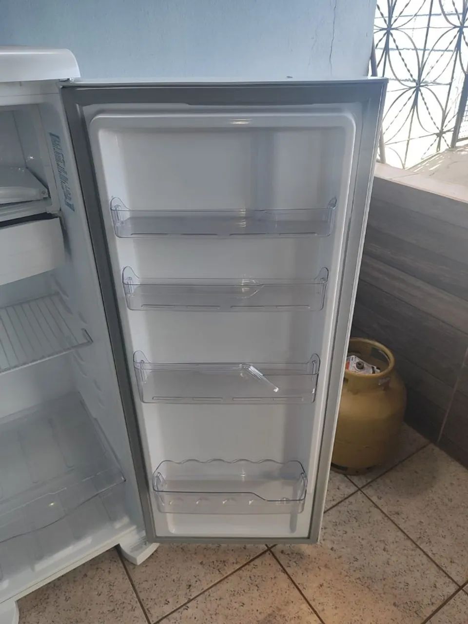 Geladeira 240L Eletrolux - Foto 2