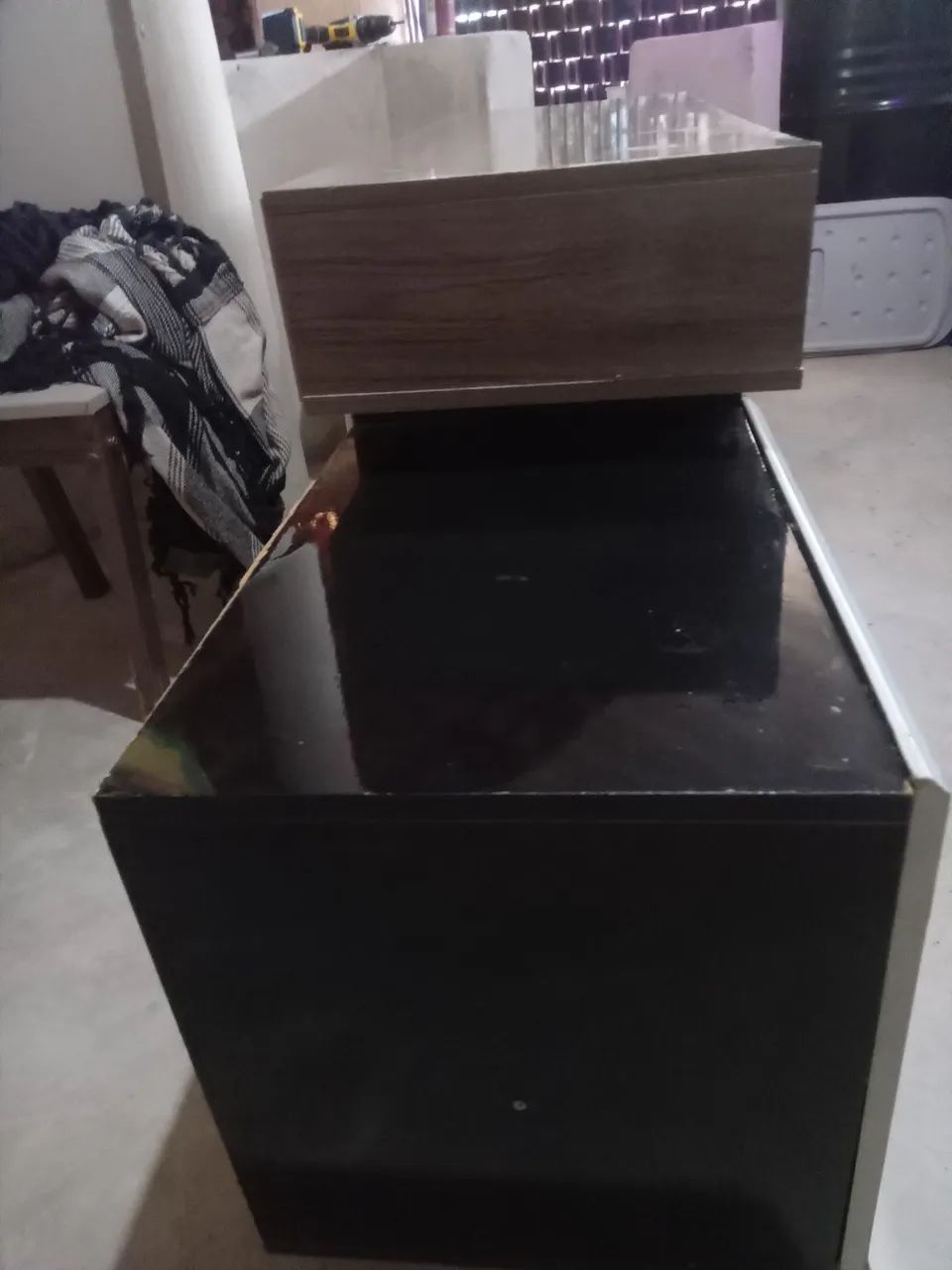 Rack preto e marrom com rodinhas 472791343348459521