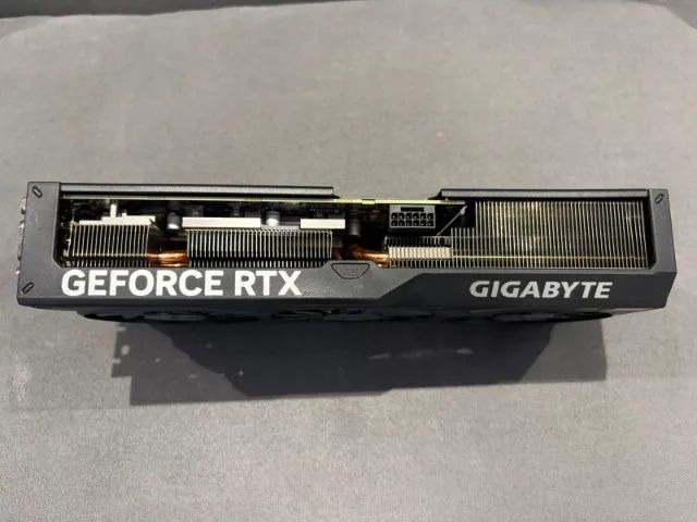 Gigabyte GeForce RTX 4070 SUPER 12GB - Foto 2