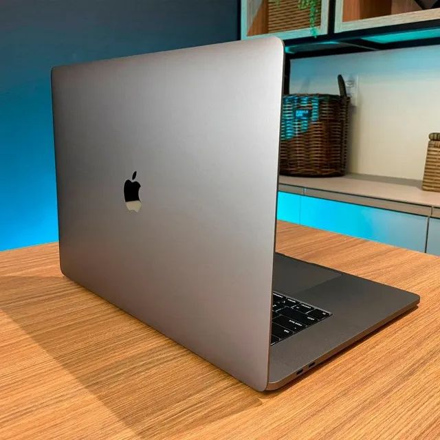 MacBook Pro 16