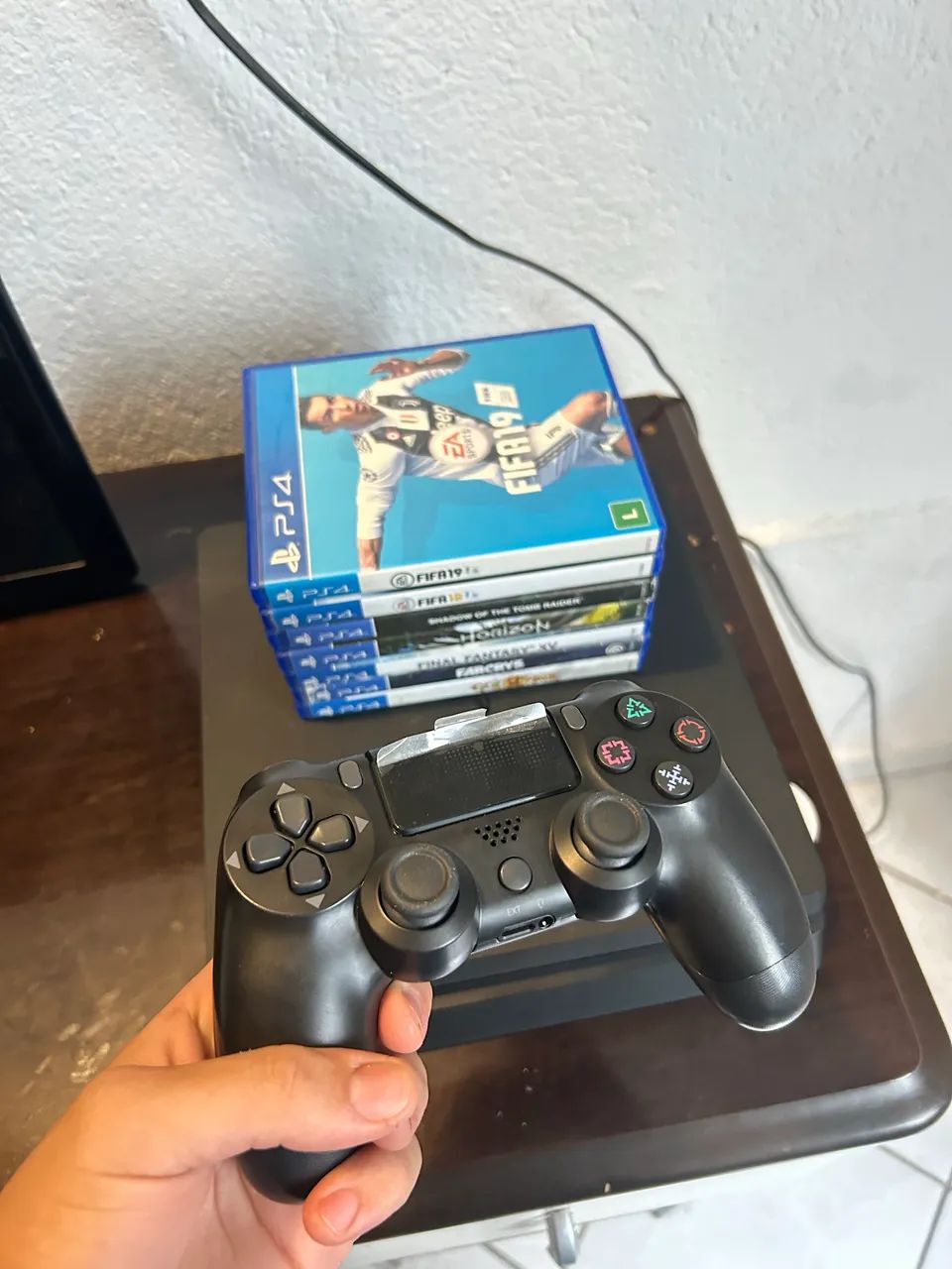 Play 4 1Tb + 3 Jogos e controle - Foto 3